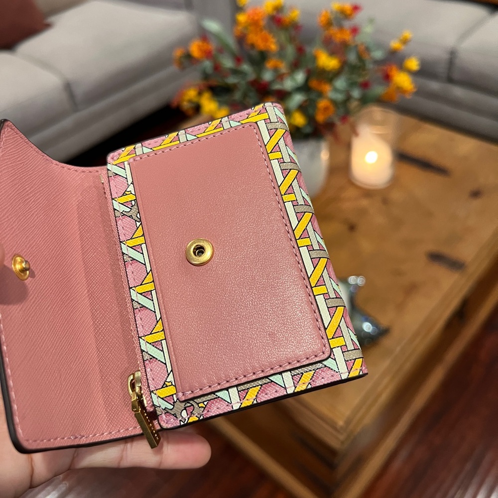 Tory Burch $158  Robinson Printed Mini Flap Wallet - Picture 17 of 17